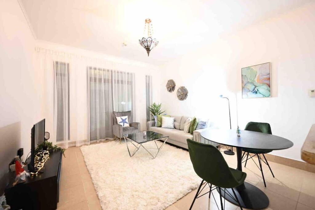 Brand New Furniture . Close To Dubai Mall. Exterior photo
