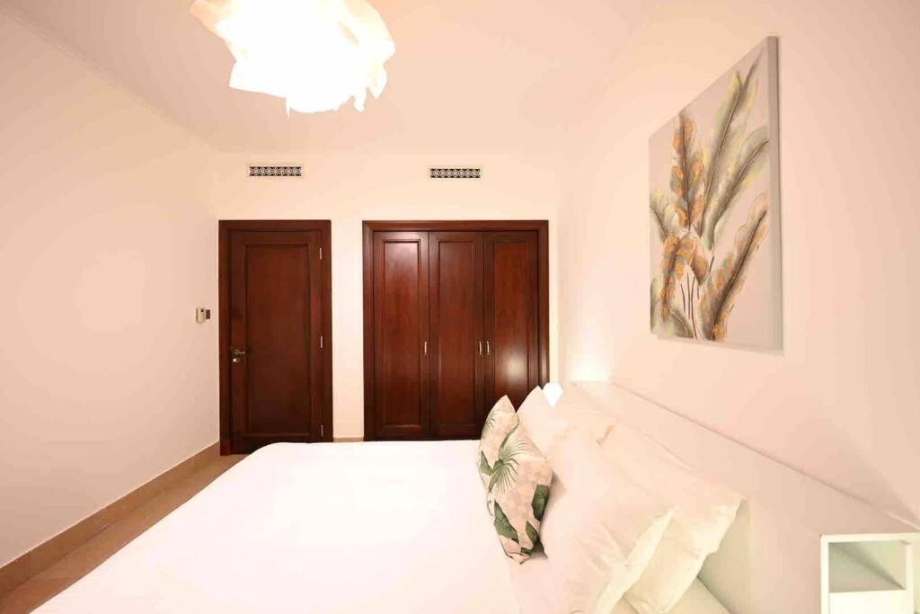 Brand New Furniture . Close To Dubai Mall. Exterior photo