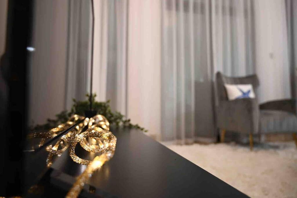 Brand New Furniture . Close To Dubai Mall. Exterior photo