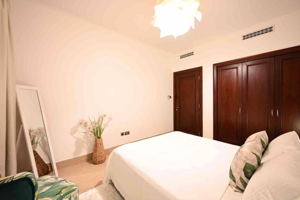 Brand New Furniture . Close To Dubai Mall. Exterior photo