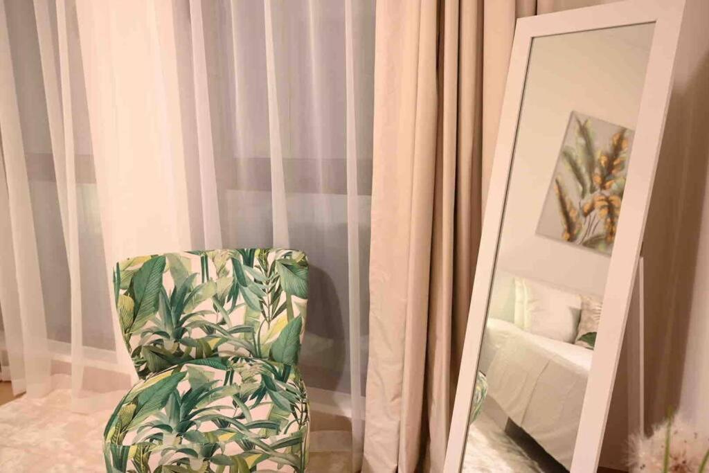 Brand New Furniture . Close To Dubai Mall. Exterior photo
