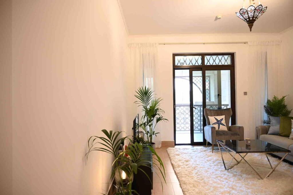 Brand New Furniture . Close To Dubai Mall. Exterior photo