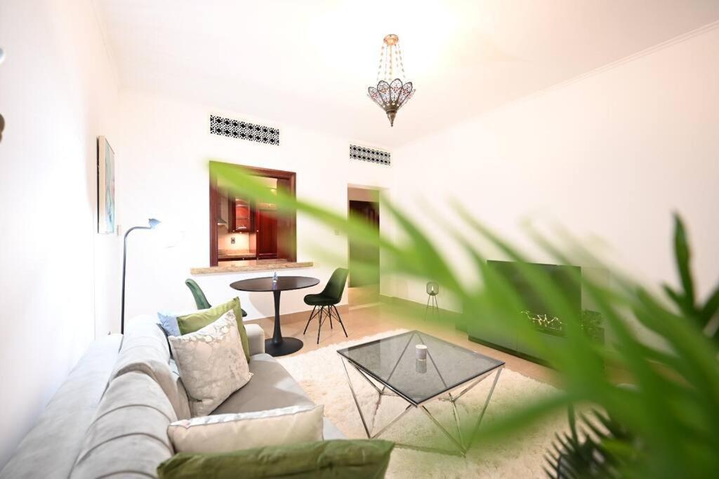 Brand New Furniture . Close To Dubai Mall. Exterior photo