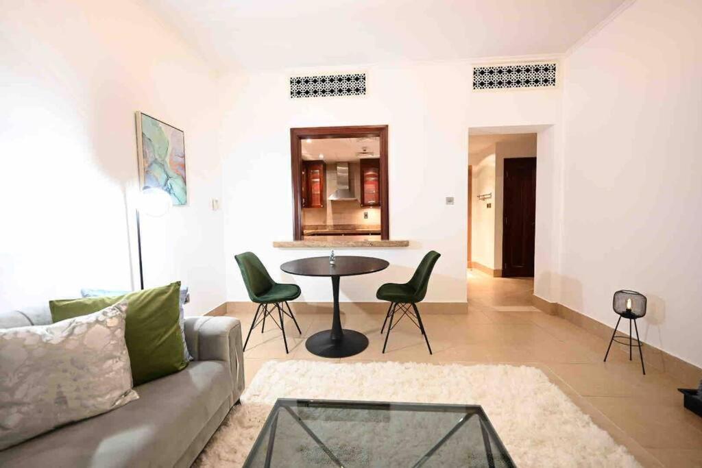 Brand New Furniture . Close To Dubai Mall. Exterior photo