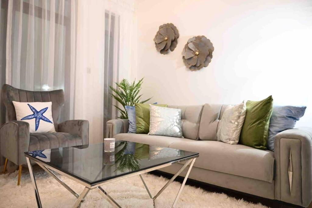 Brand New Furniture . Close To Dubai Mall. Exterior photo