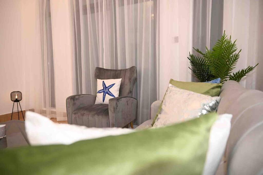 Brand New Furniture . Close To Dubai Mall. Exterior photo