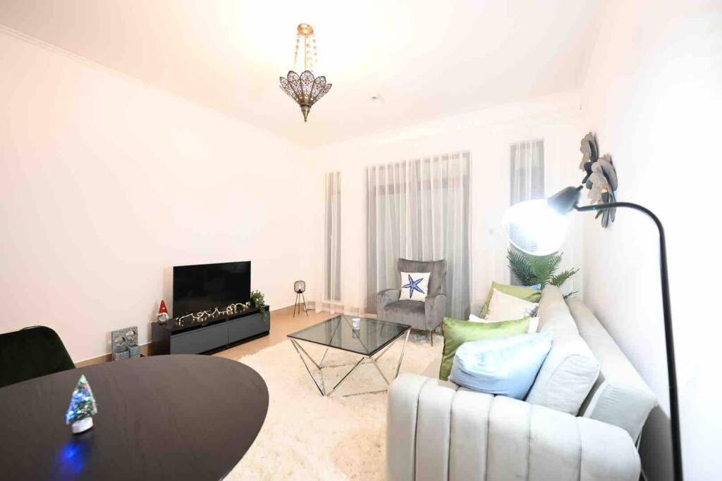 Brand New Furniture . Close To Dubai Mall. Exterior photo