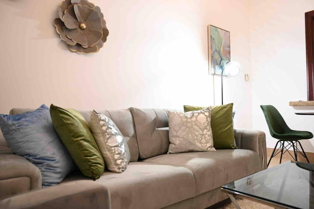 Brand New Furniture . Close To Dubai Mall. Exterior photo