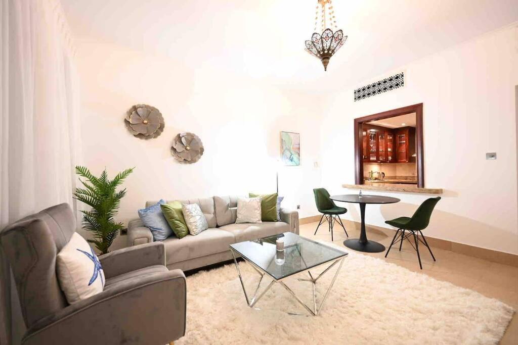 Brand New Furniture . Close To Dubai Mall. Exterior photo
