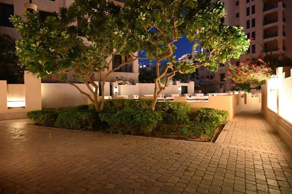 Brand New Furniture . Close To Dubai Mall. Exterior photo